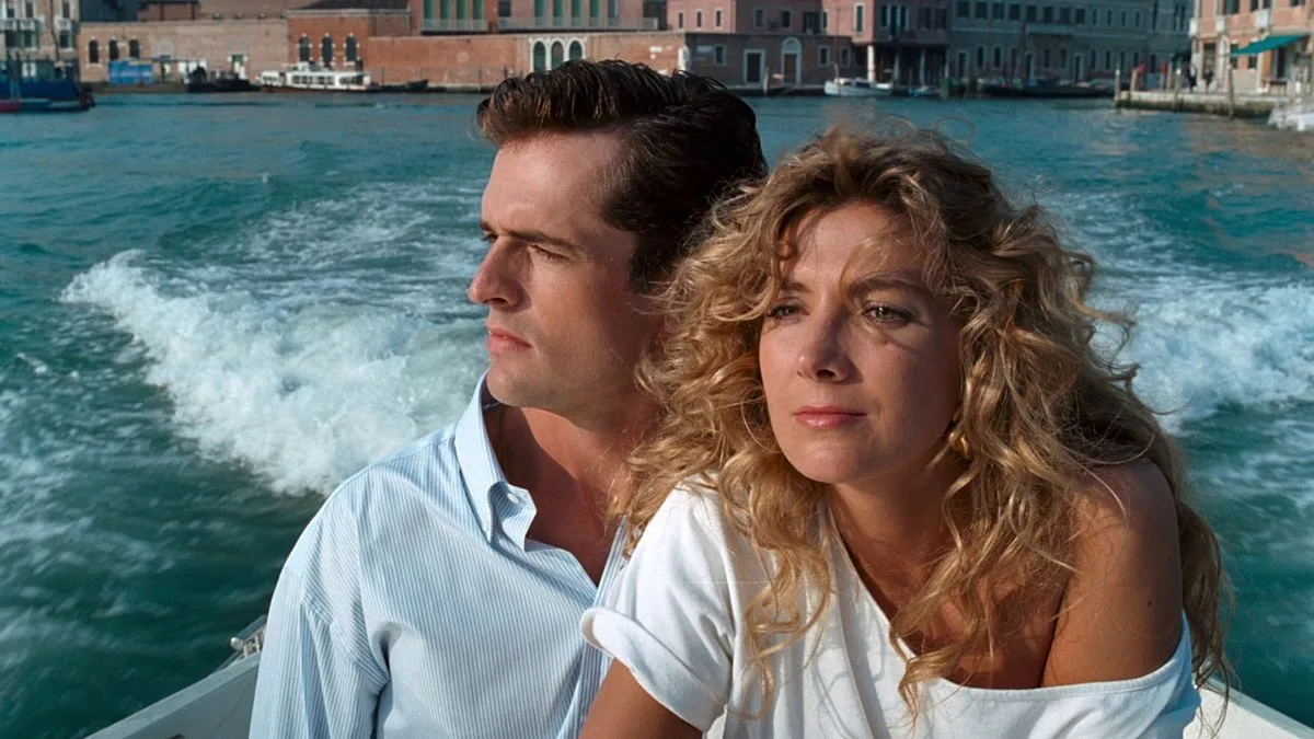 Cortesie per gli ospiti: trama completa e come finisce il thriller erotico veneziano