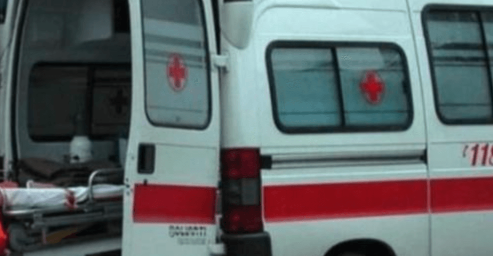 Giovane di 19 anni gettato in mare con le mani legate da una babygang, soccorso da un pescatore: “Sono stato vittima di violenza”