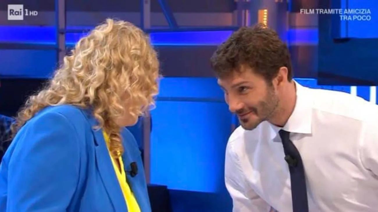 Affari Tuoi trionfa, Amadeus sconfitto da Matrimonio a prima vista, Striscia in stand-by: l’access prime time è un evento