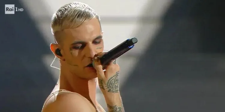 Achille Lauro: “Lontano dalla mia famiglia a 13 anni”, “Le mancanze durante l’adolescenza…”