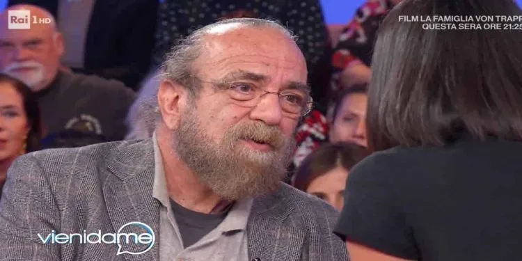 Chi è Giobbe Covatta: profilo e carriera, dalla televisione al teatro all’attivismo politico